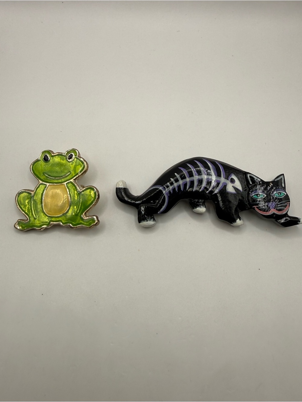 Wooden Black Skeleton Cat & Glossy Enamel Finish Green Frog Brooch lot of (2)